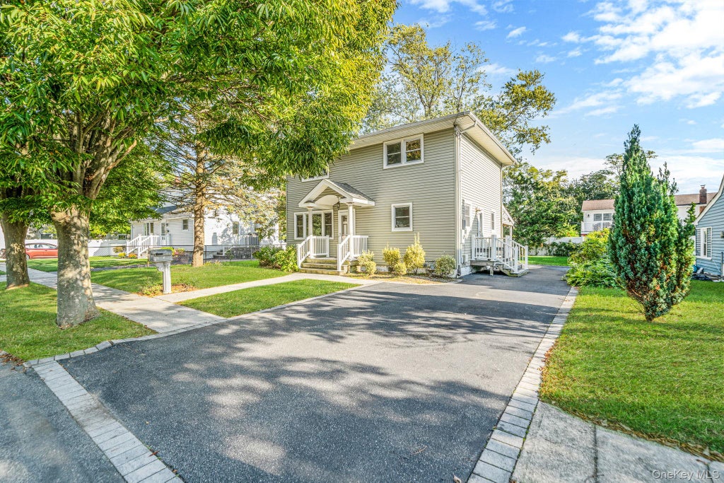 Photo of 263 Waco Street, Lindenhurst, NY 11757 (MLS # 1062302)