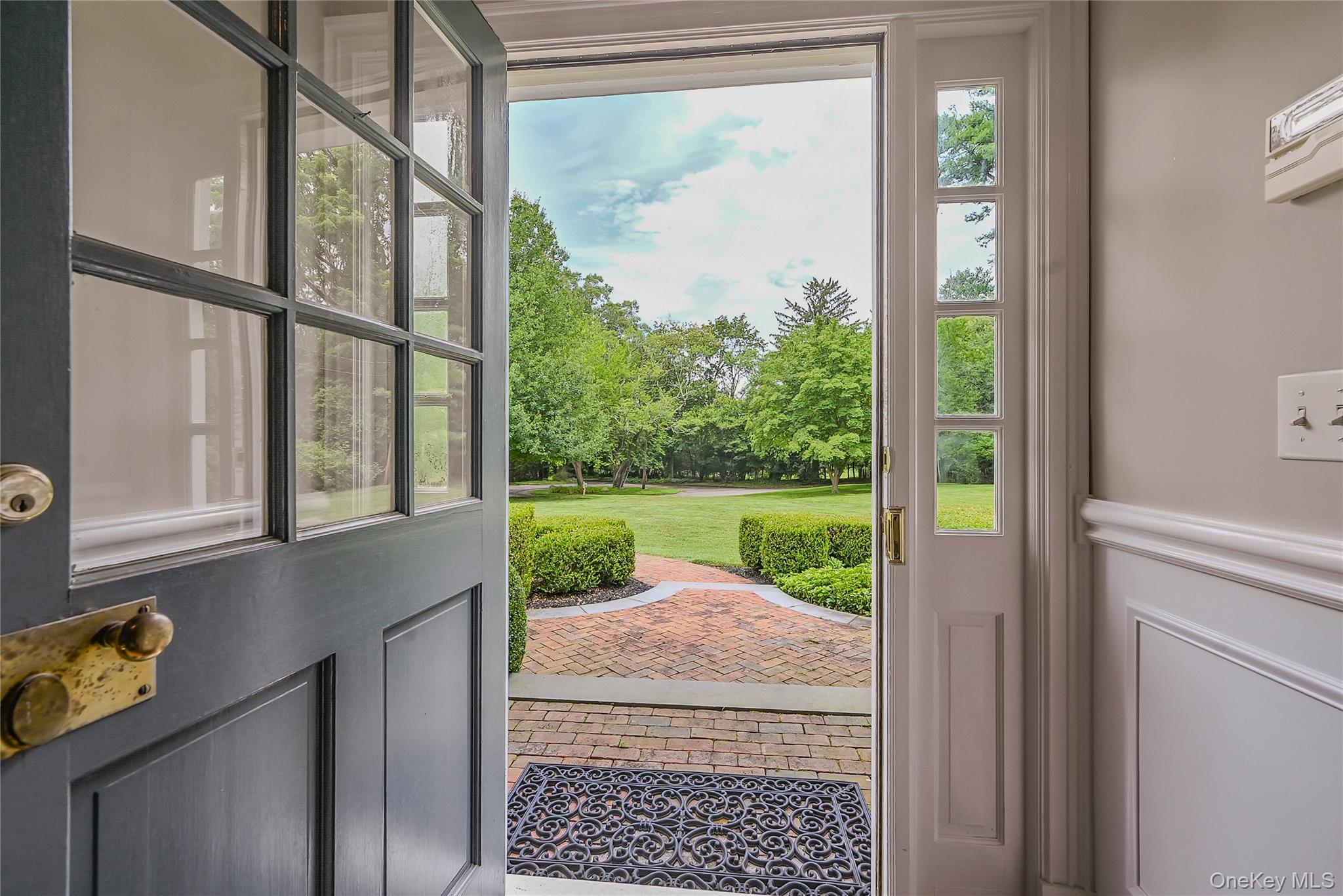 27 Van Wyck Lane