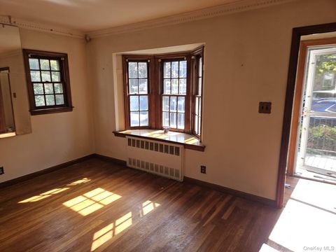 48 Winthrop Street New Hyde Park NY 11040