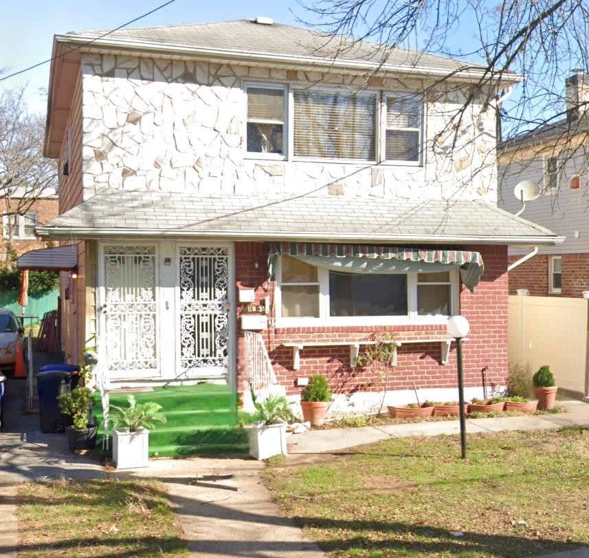 Rental Property at 144th Street, Jamaica, Queens, NY - Bedrooms: 3 
Bathrooms: 1 
Rooms: 6  - $3,800 MO.