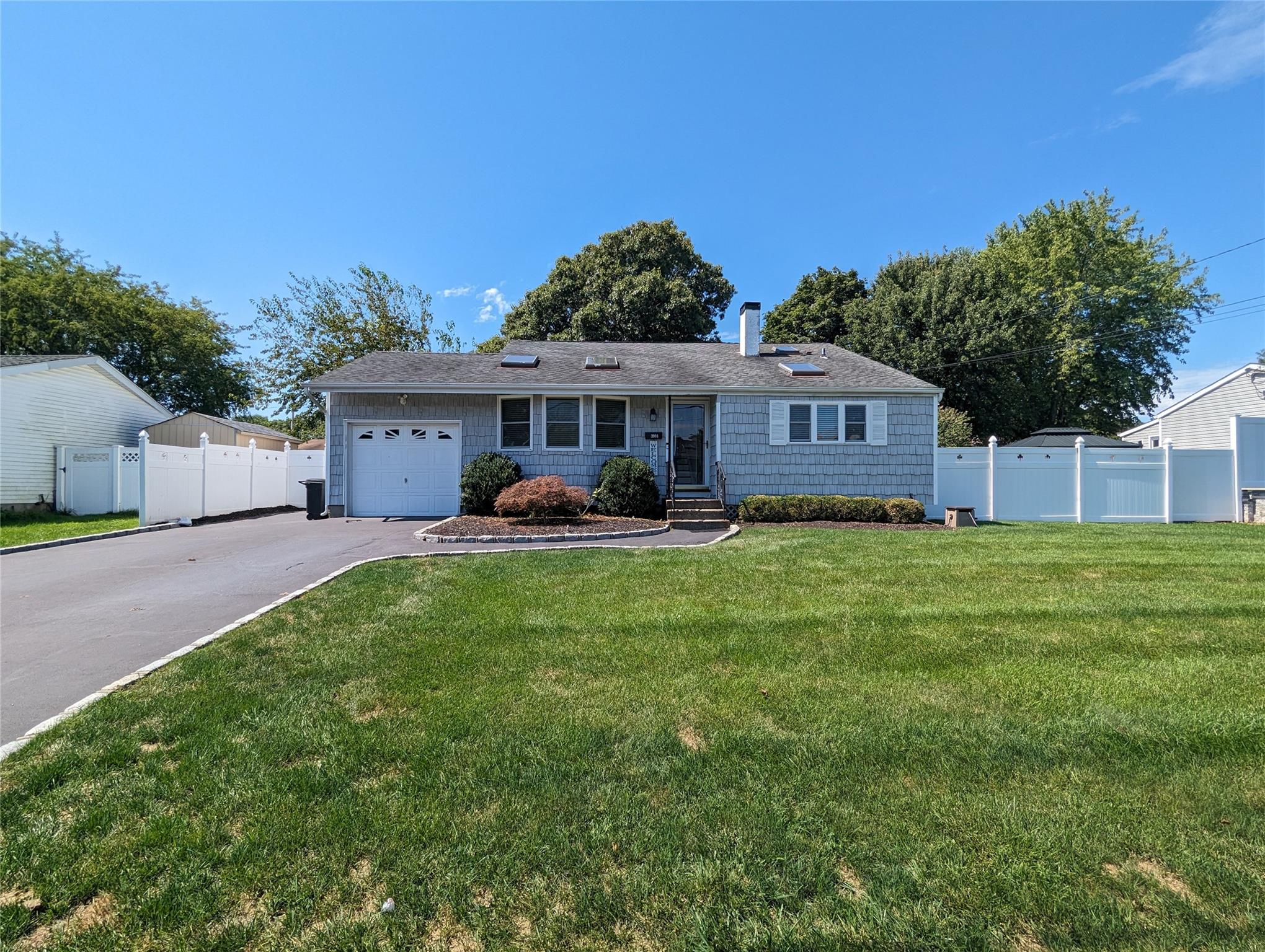 3004 Acorn Avenue, Medford, New York image 1