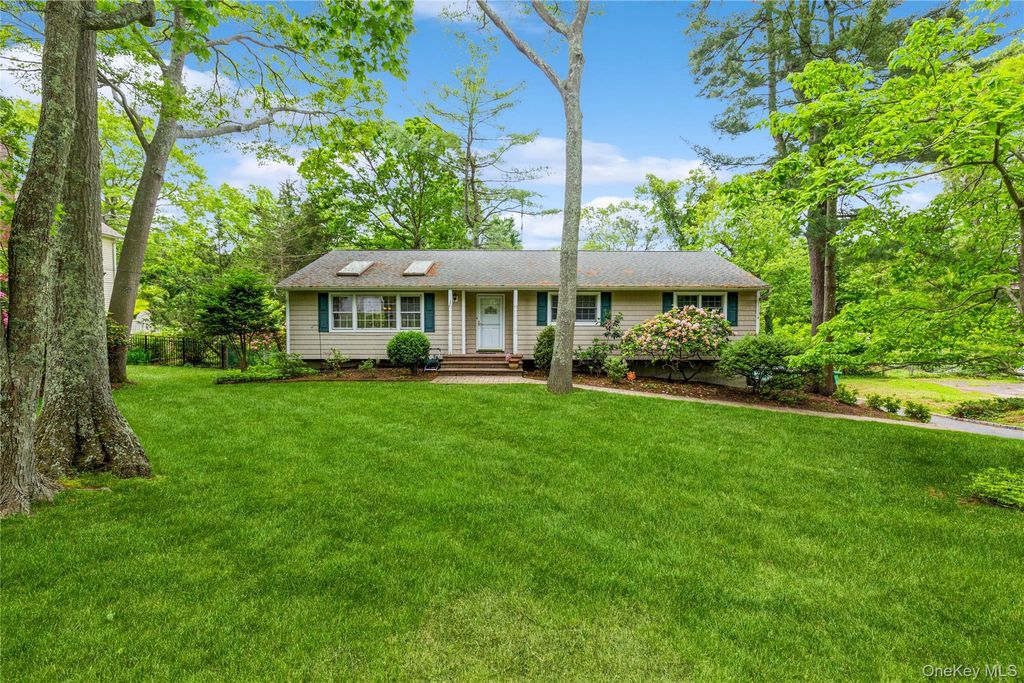 Photo of 32 Lower Cross Rd, Shoreham, NY 11786 (MLS # 979875)