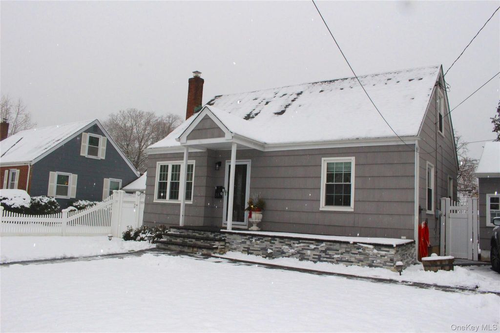 Photo of 55 Dosoris Lane, Glen Cove, NY 11542 (MLS # 953075)