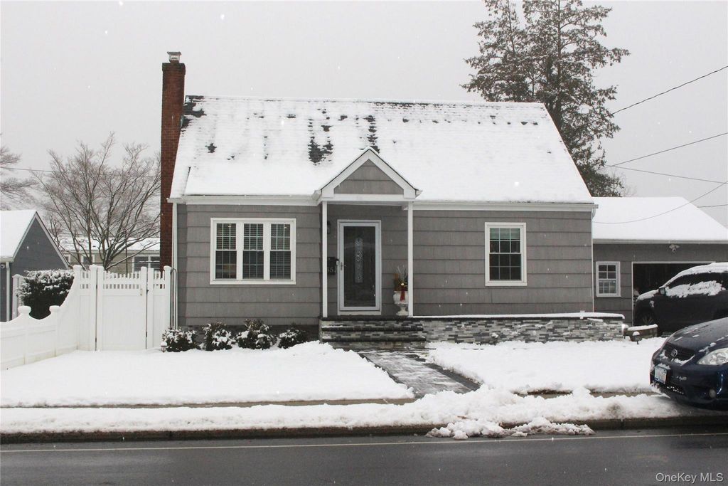 Photo of 55 Dosoris Lane, Glen Cove, NY 11542 (MLS # 953075)