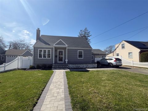 Homes For Sale - 55 Dosoris Lane<br/> Glen Cove, NY 11542