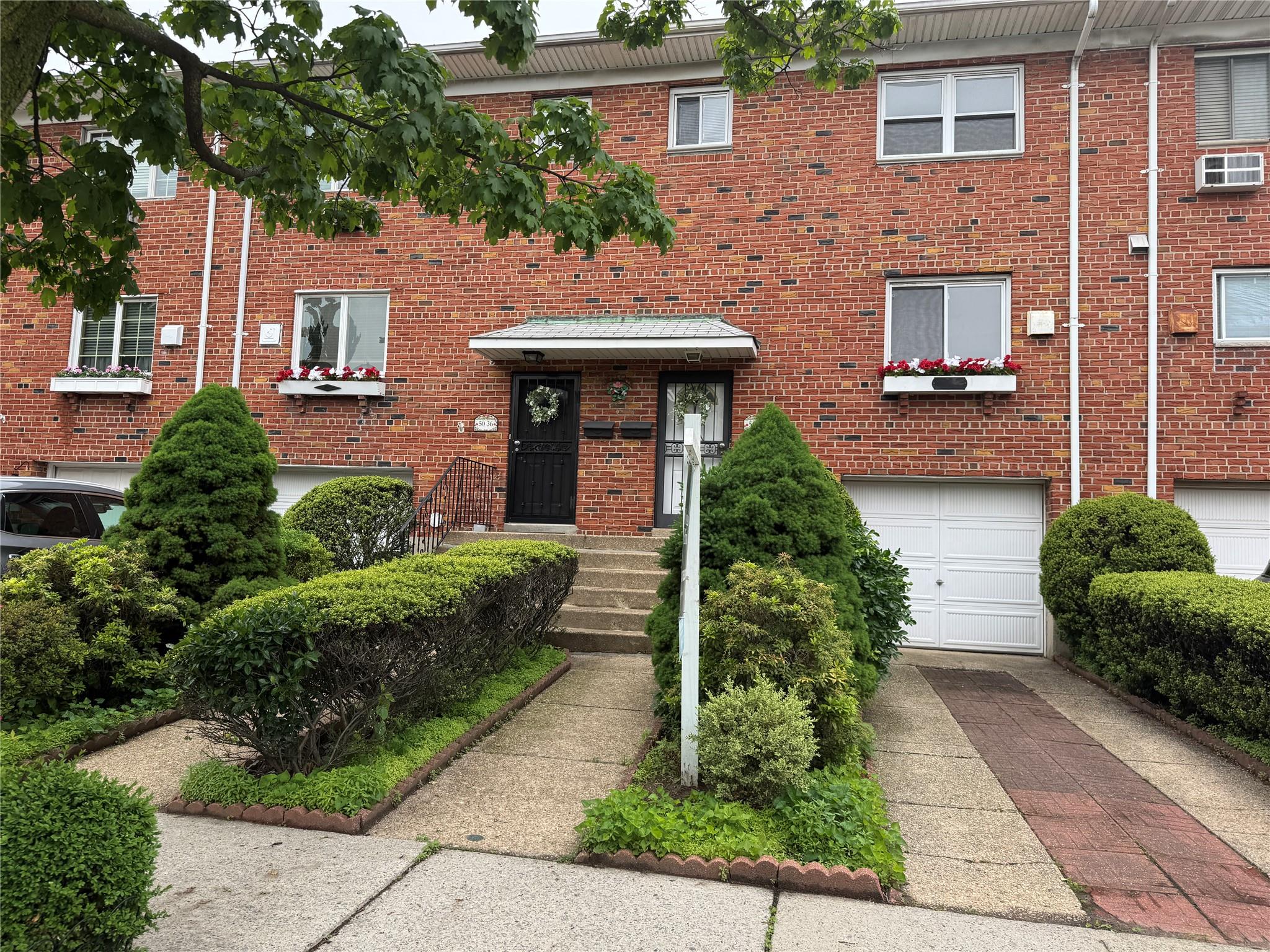 60th Street, Woodside, Queens, NY - 3 Bedrooms  
3 Bathrooms  
5 Rooms - 