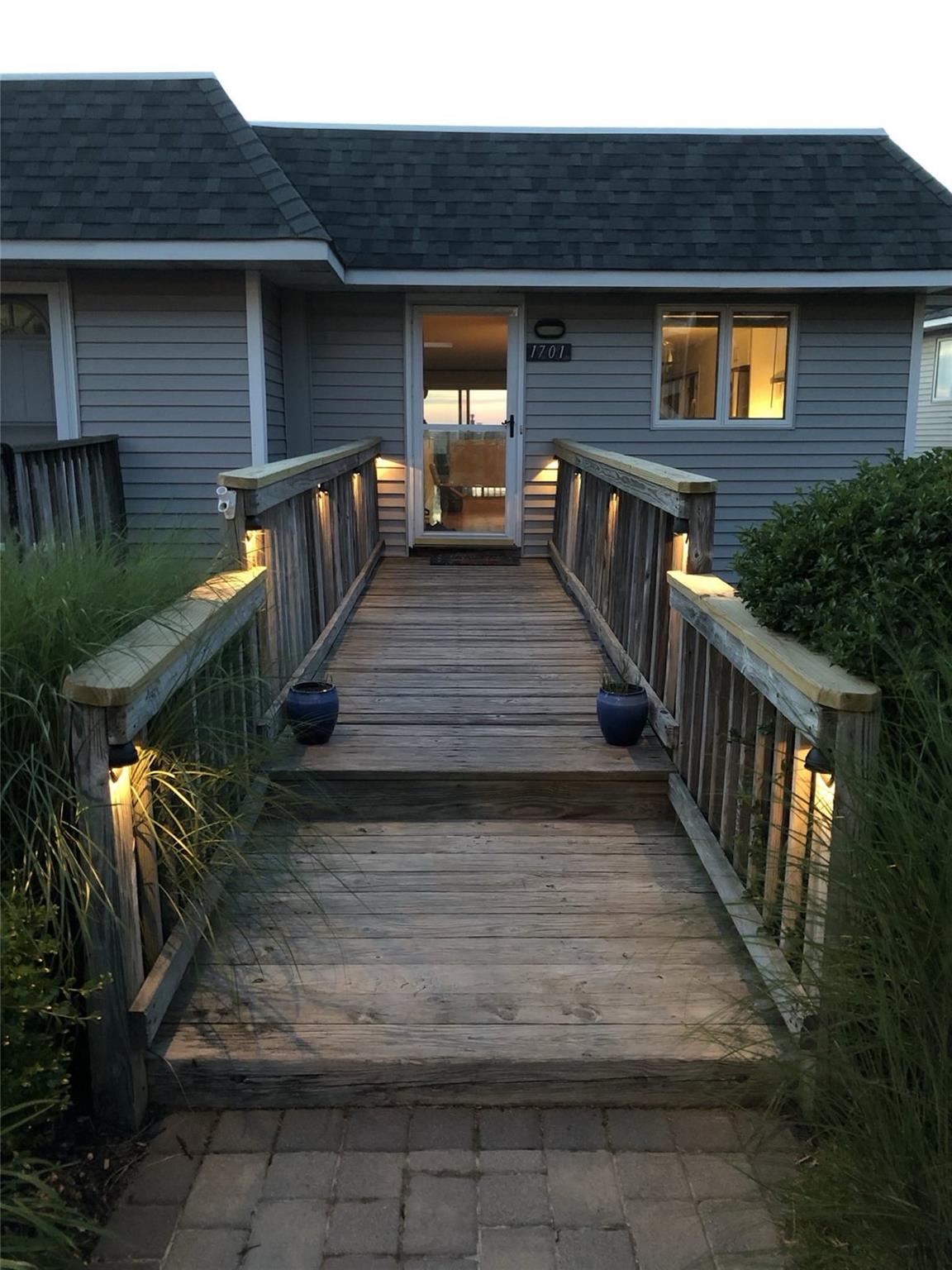 Bluffs Drive, Baiting Hollow, Hamptons, NY - 2 Bedrooms  
3 Bathrooms - 