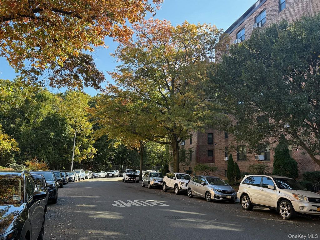 Photo of 83-30 98 Street #6M, Woodhaven, NY 11421 (MLS # 928365)