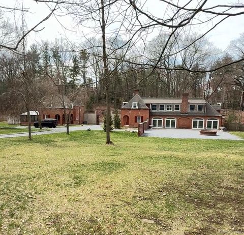 22 Brookville Road Muttontown NY 11545