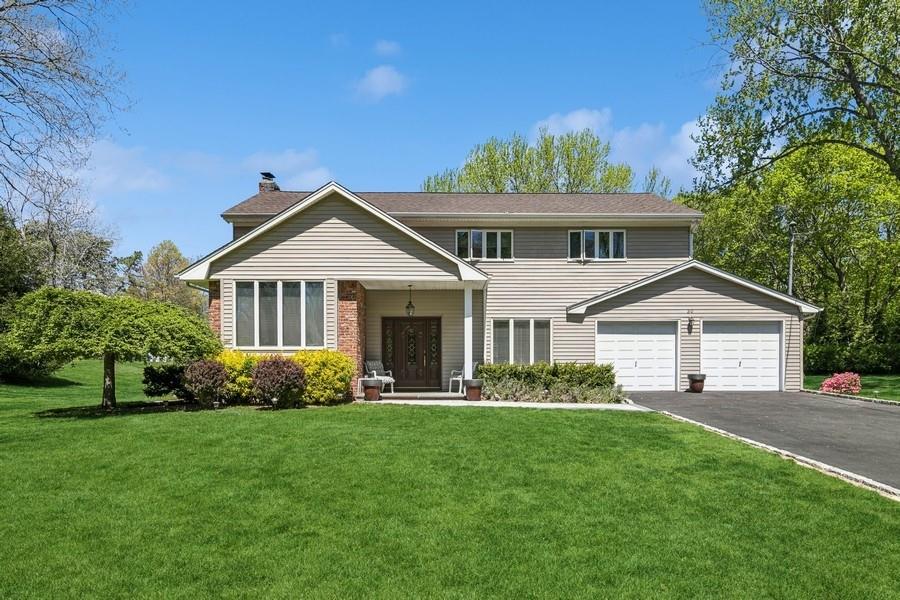 30 Wintergreen Drive, Melville, New York image 1
