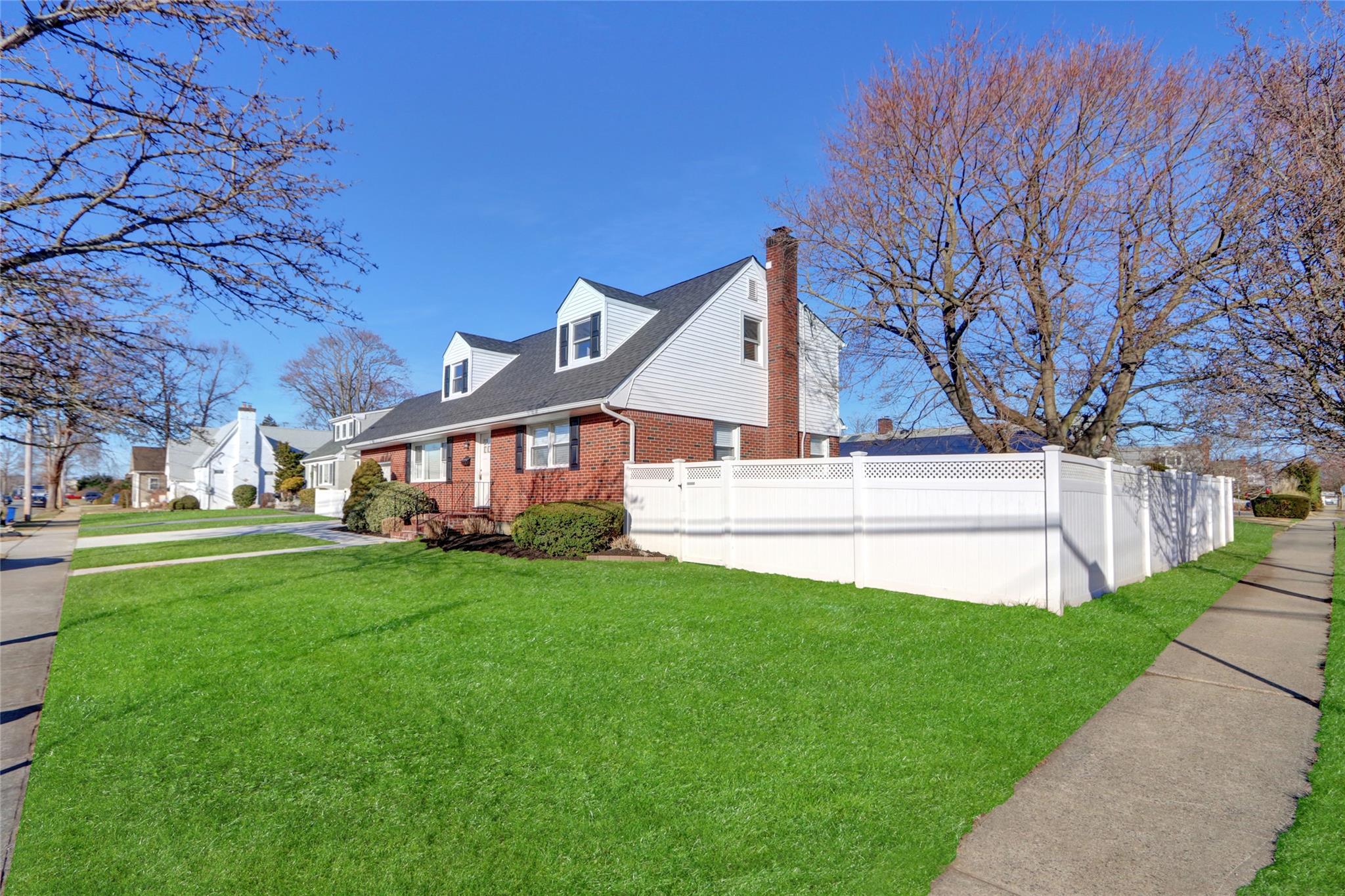 3635 Ladonia Street, Seaford, New York image 3