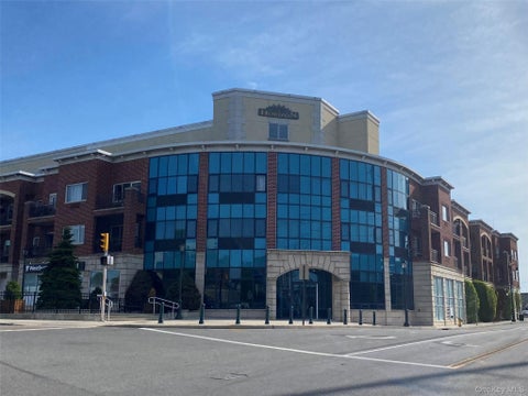 Condo For Rent - 130 Post Avenue #224<br/> Westbury, NY 11590