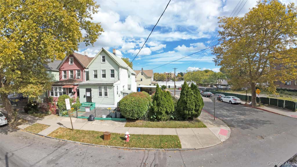 Photo of 227 Franklin Avenue, Mount Vernon, NY 10550 (MLS # 1043374)