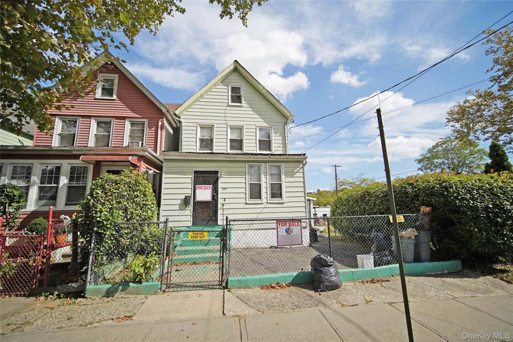 Photo of 227 Franklin Avenue, Mount Vernon, NY 10550 (MLS # 1043374)