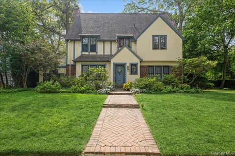 Photo of 187 Moore Avenue, Freeport, NY 11520 (MLS # 913050)