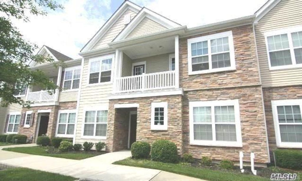 Photo of 170 Southampton Drive, Massapequa, NY 11758 (MLS # 957538)