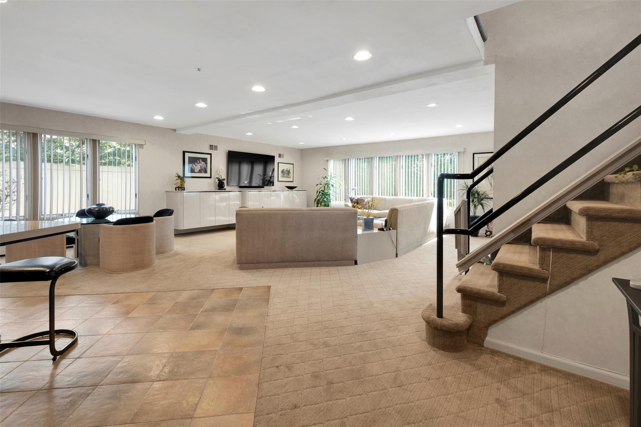 102 Soundview Drive, Port Washington, New York image 2