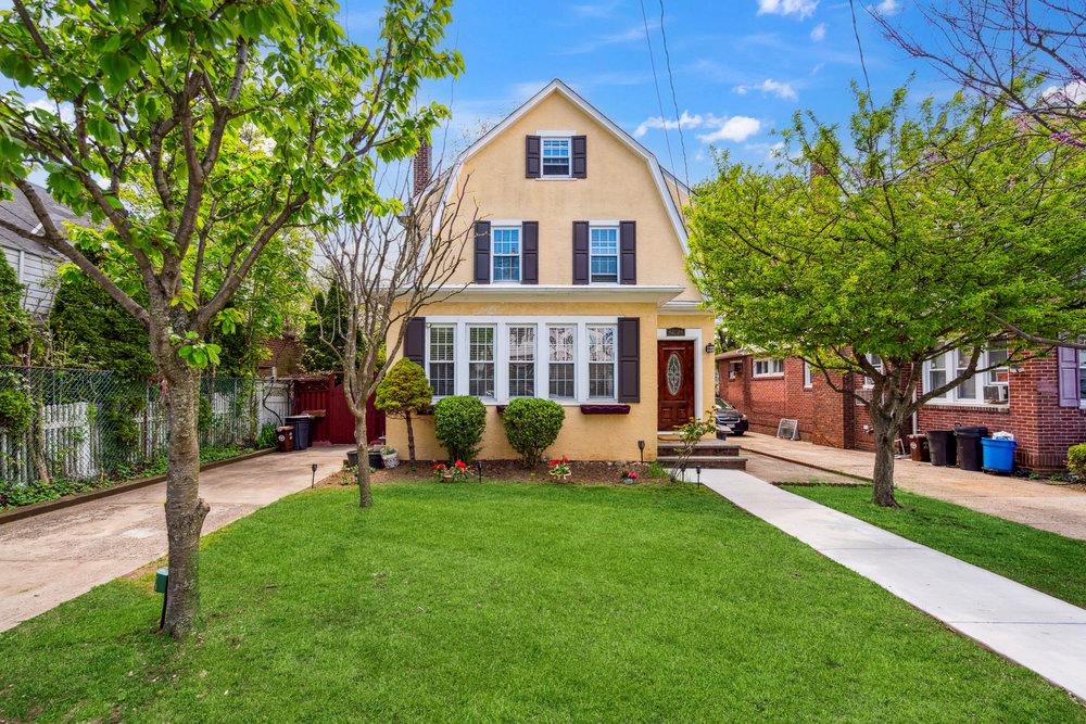 209th Street, Bayside, Queens, NY - 5 Bedrooms  
3 Bathrooms  
9 Rooms - 