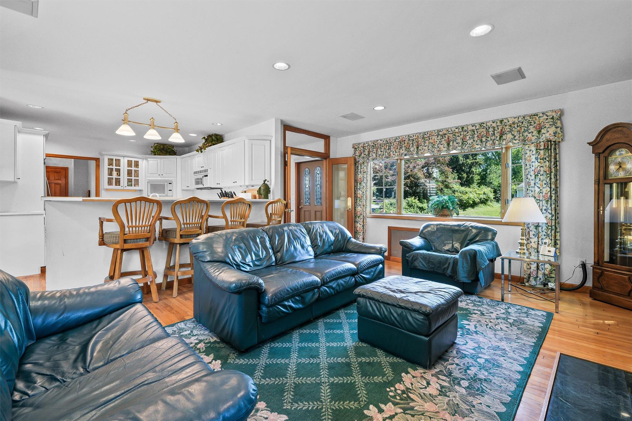 152 Locust Road, Pleasantville, New York image 13
