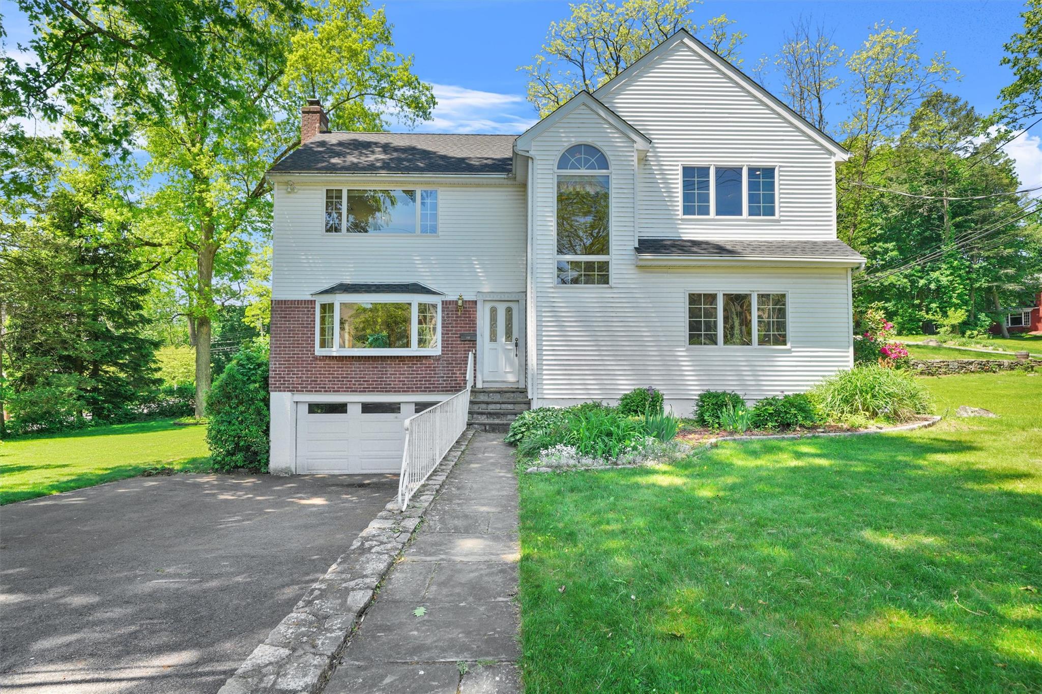 152 Locust Road, Pleasantville, New York image 1