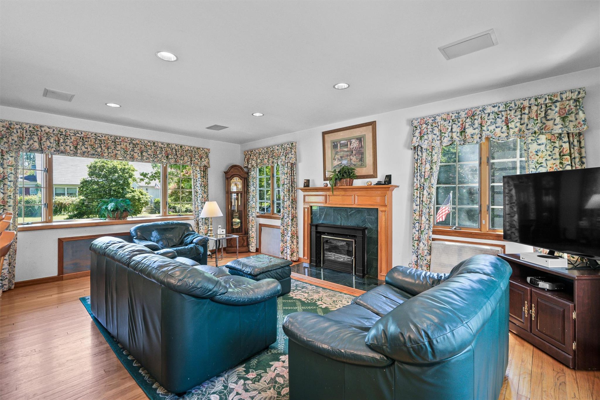 152 Locust Road, Pleasantville, New York image 16