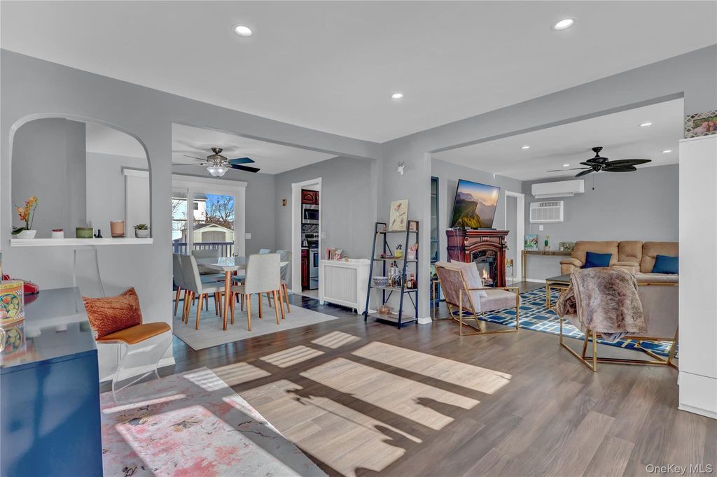 Photo of 233 Sears Road, West Islip, NY 11795 (MLS # 951439)