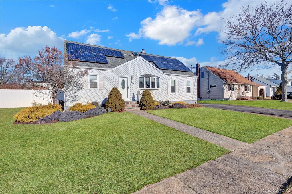 Photo of 233 Sears Road, West Islip, NY 11795 (MLS # 951439)