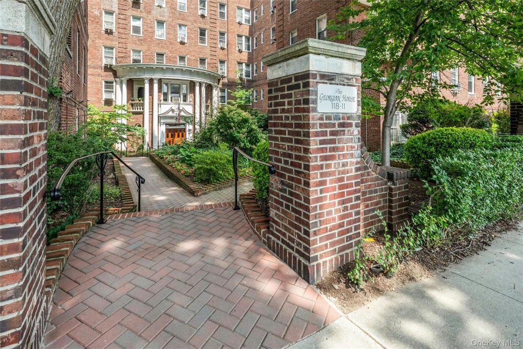 Photo of 118-11 84 Avenue #406, Kew Gardens, NY 11415 (MLS # 1049942)
