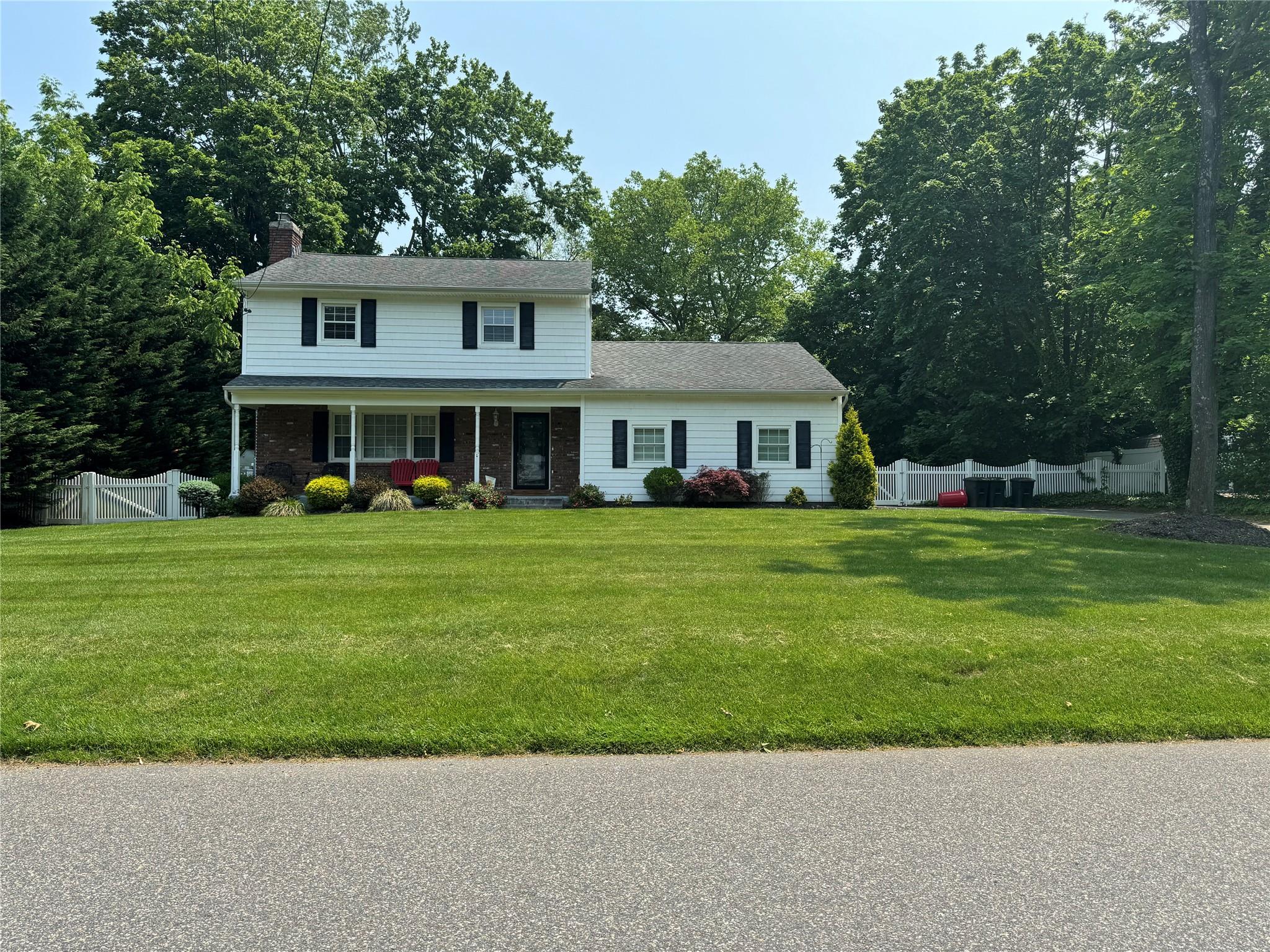 Yorkshire Avenue, Stony Brook, Hamptons, NY - 3 Bedrooms  
3 Bathrooms - 