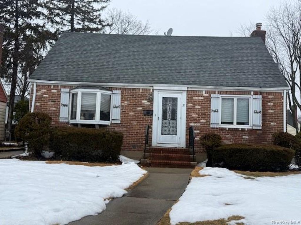 Photo of 31 Prince Street, New Hyde Park, NY 11040 (MLS # 963646)