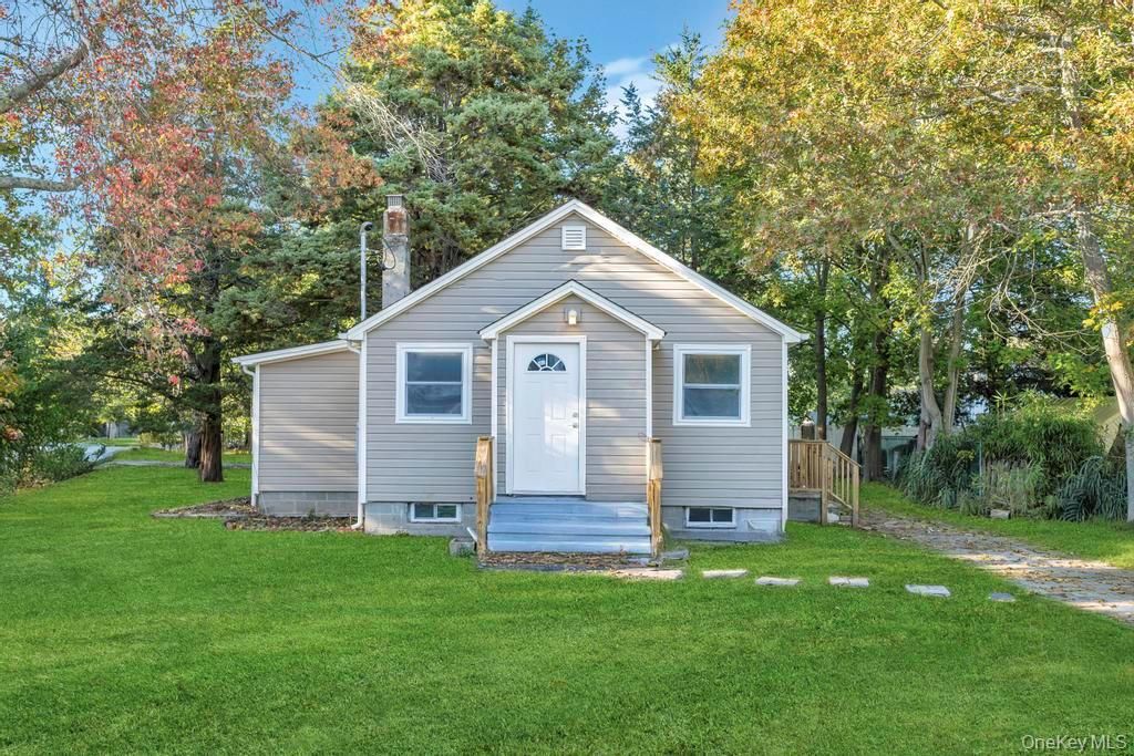 Photo of 231 Elm Road W, Mastic Beach, NY 11951 (MLS # 951886)