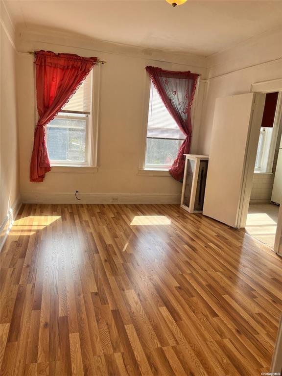 Rental Property at Jamaica Avenue 2, Woodhaven, Queens, NY - Bedrooms: 3 
Bathrooms: 1 
Rooms: 5  - $2,900 MO.