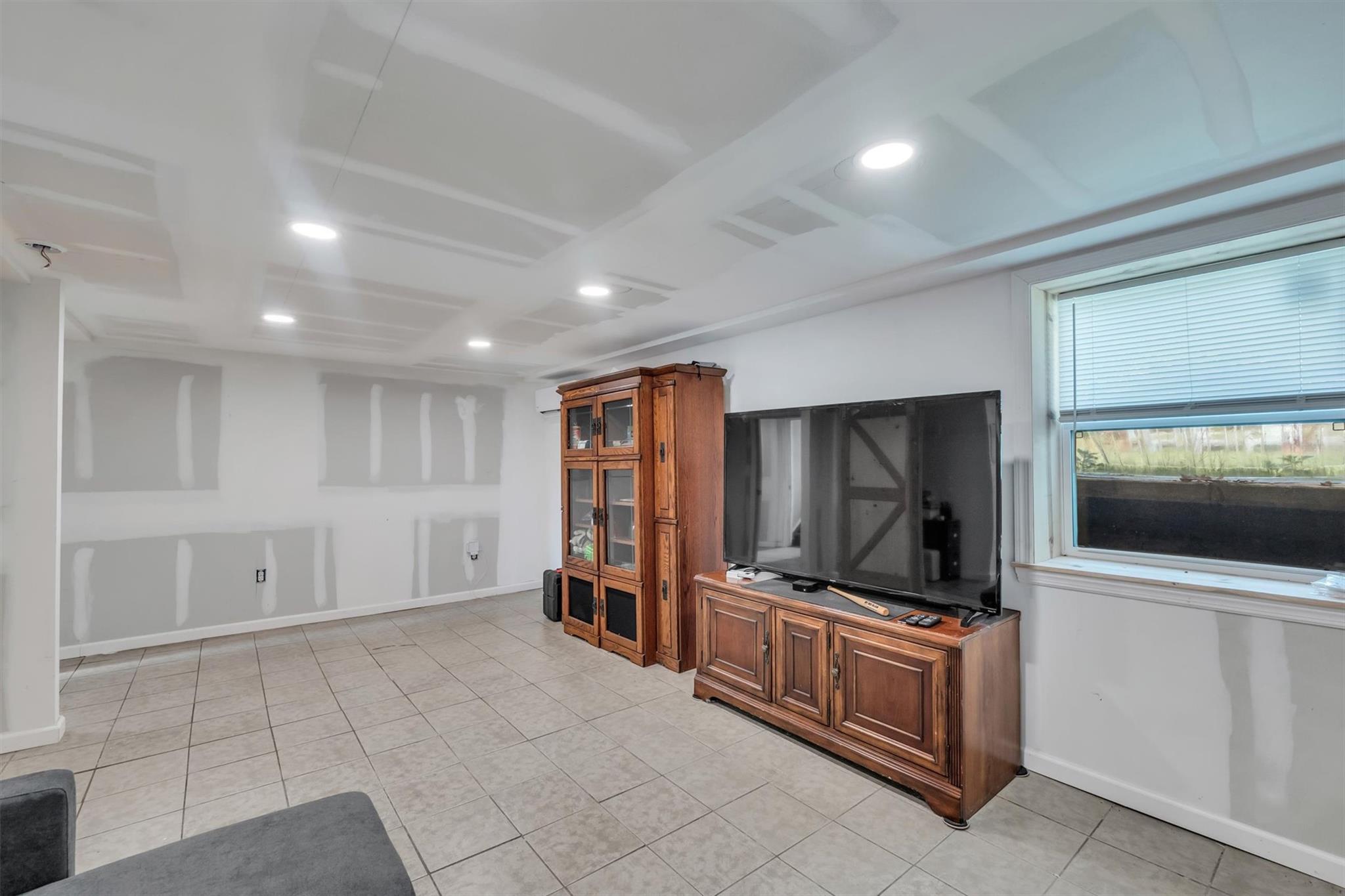 650 N Dunton Avenue, East Patchogue, New York image 27
