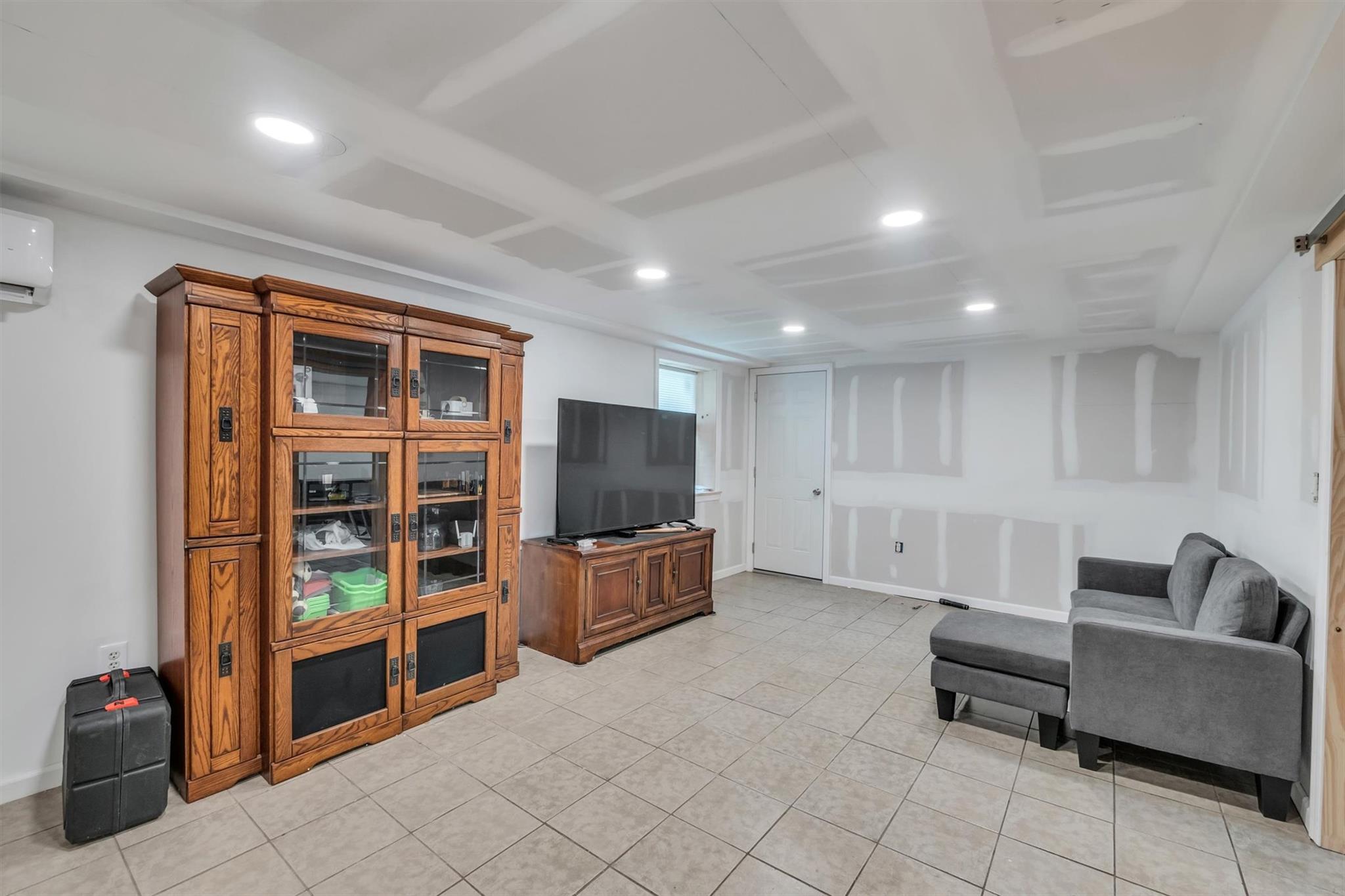 650 N Dunton Avenue, East Patchogue, New York image 26