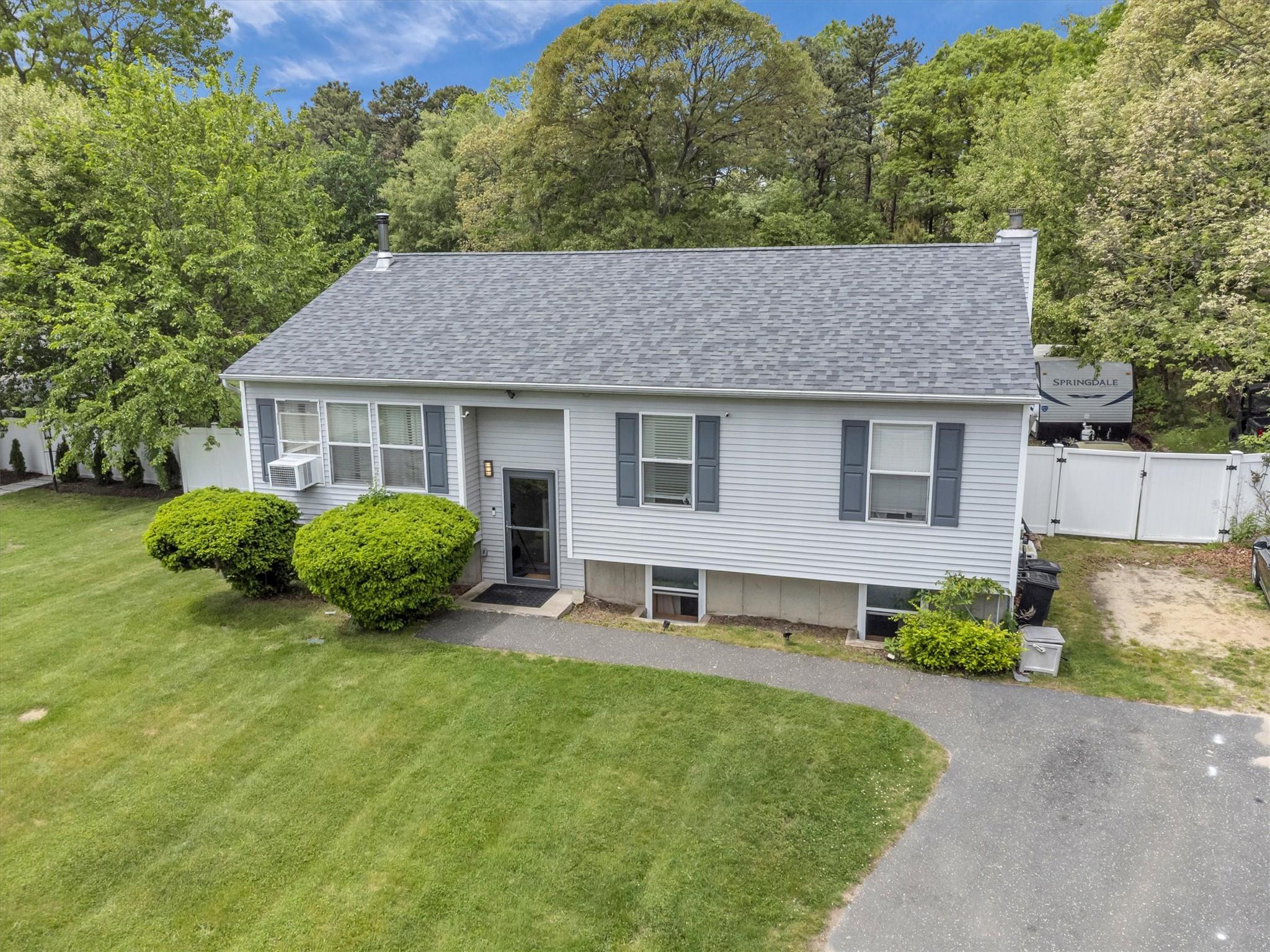 650 N Dunton Avenue, East Patchogue, New York image 2