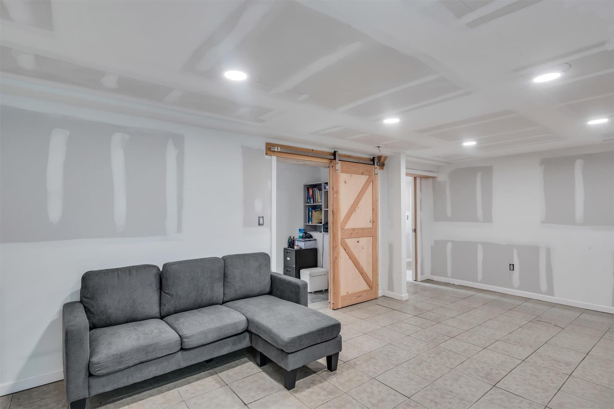 650 N Dunton Avenue, East Patchogue, New York image 28