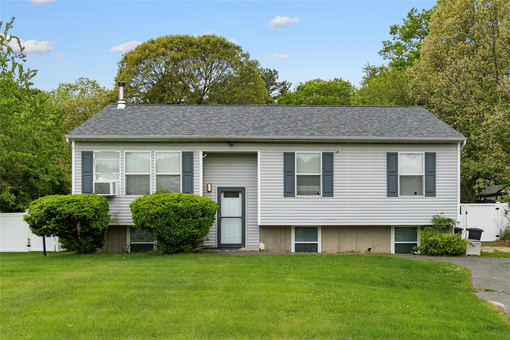 650 N Dunton Avenue, East Patchogue, New York image 1