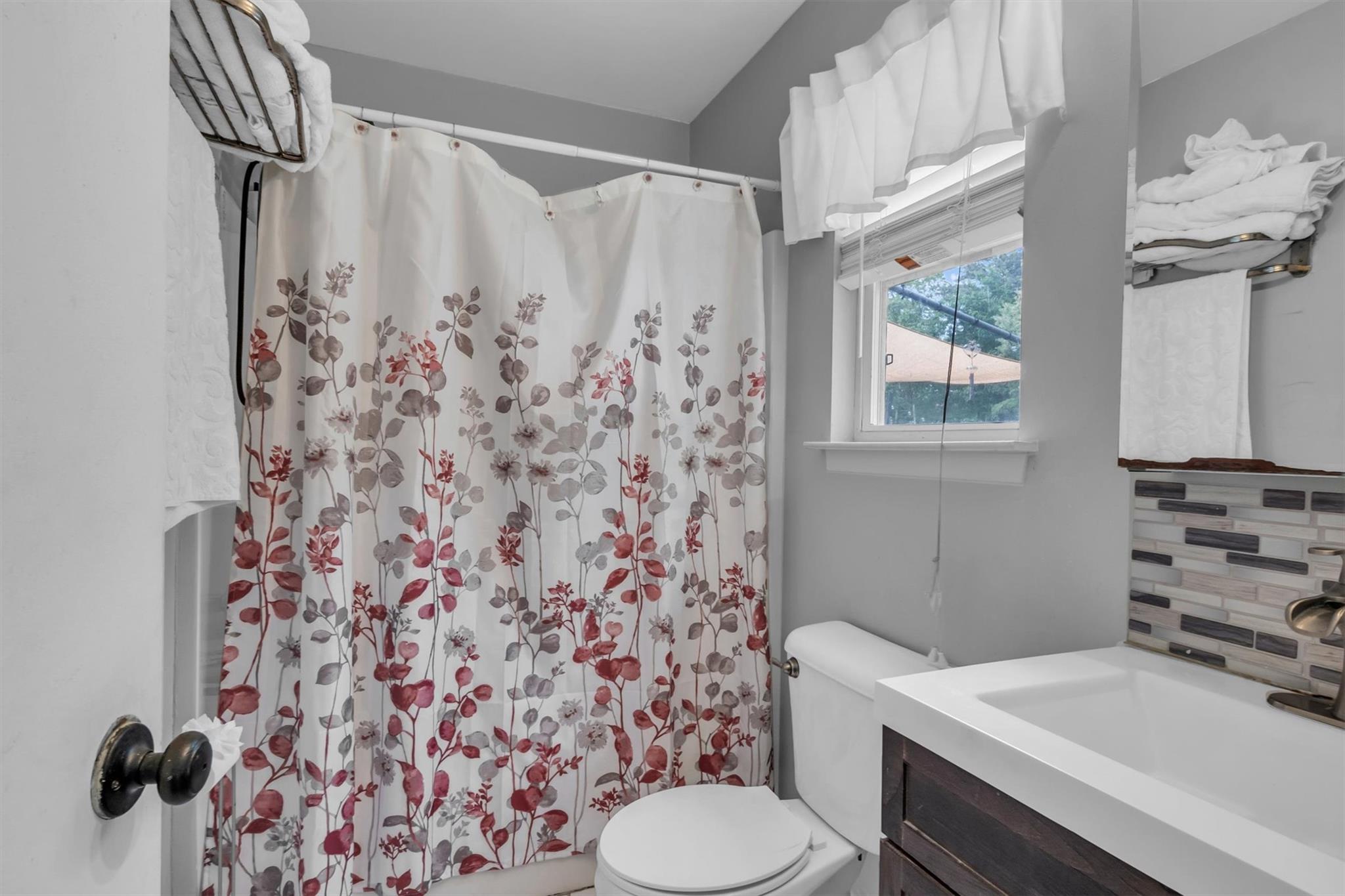 650 N Dunton Avenue, East Patchogue, New York image 24