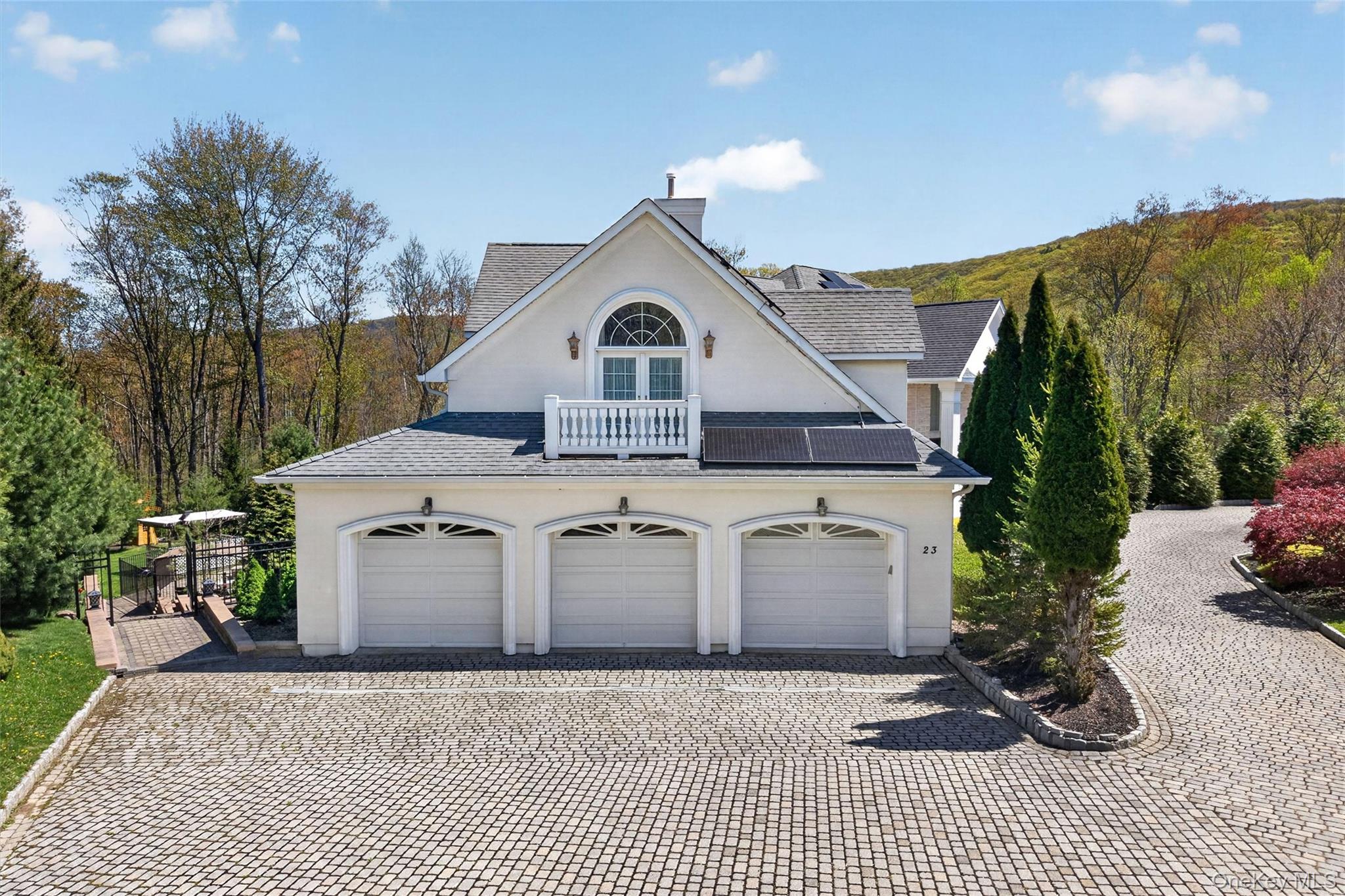 23 Greenwich Avenue