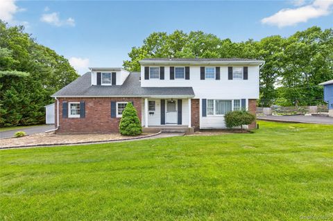 Homes For Sale - 57 Pine Hill Lane<br/> Dix Hills, NY 11746
