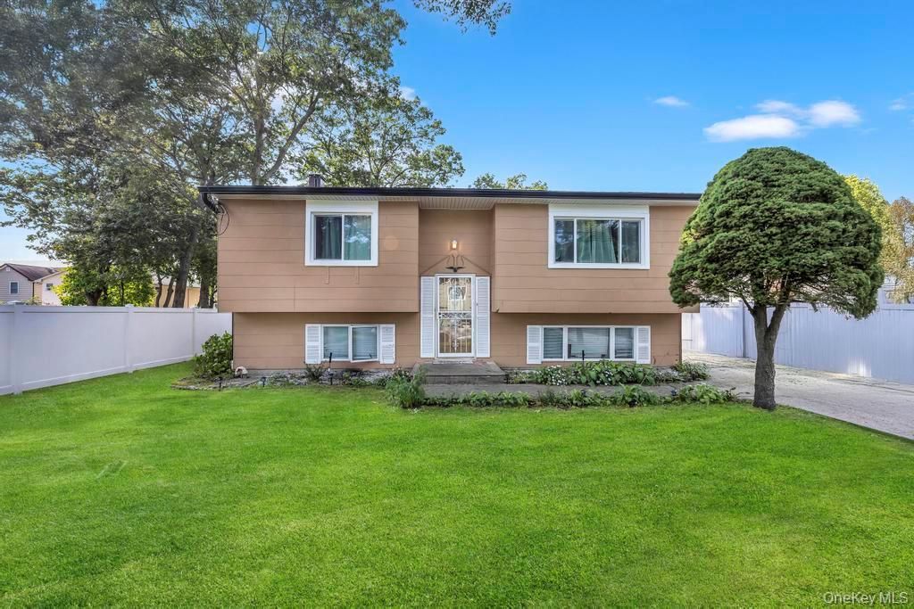 Photo of 12 Roosevelt Avenue, Greenlawn, NY 11740 (MLS # 921818)