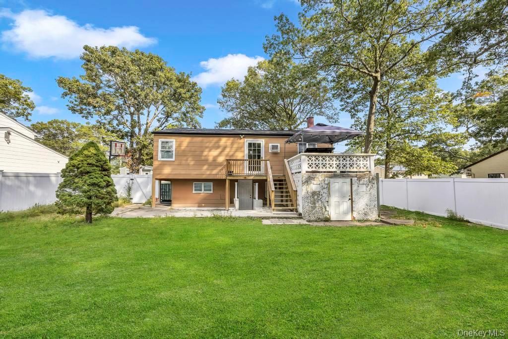 Photo of 12 Roosevelt Avenue, Greenlawn, NY 11740 (MLS # 921818)