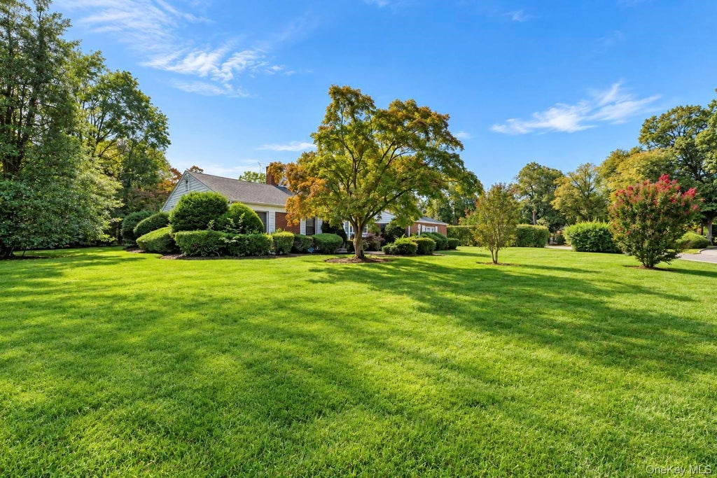 Photo of 517 E Shore Road, Great Neck, NY 11024 (MLS # 1055240)