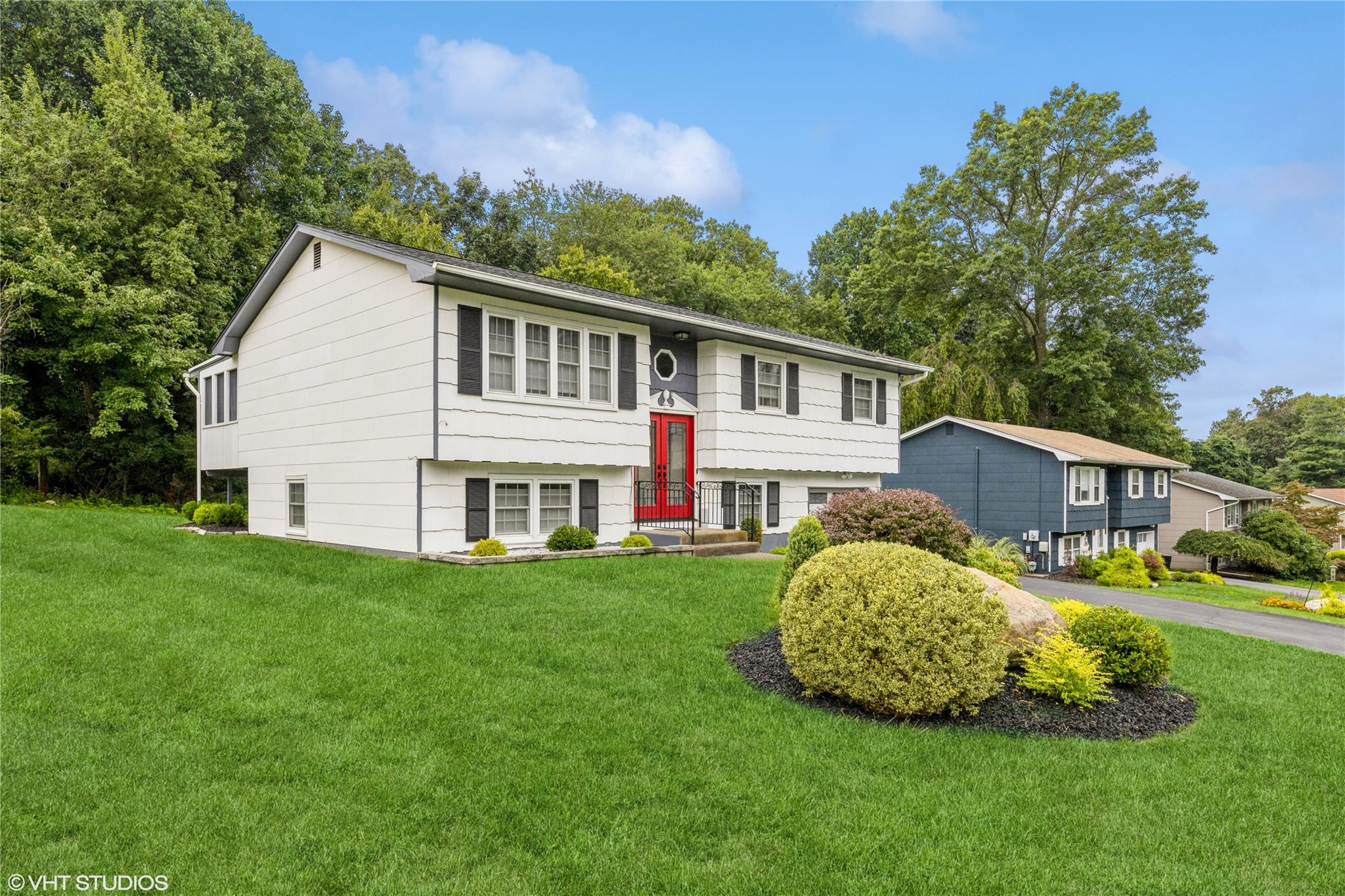 11 Sagamore Avenue, Suffern, New York image 1