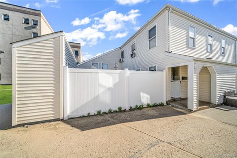 Homes For Sale - 290 Lowndes Avenue #C<br/> Suffolk County, Huntington Station, NY 11746