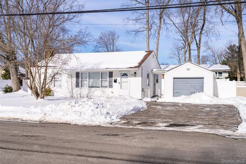 Photo of 17 Armell Street, Huntington Station, NY 11746 (MLS # 961691)