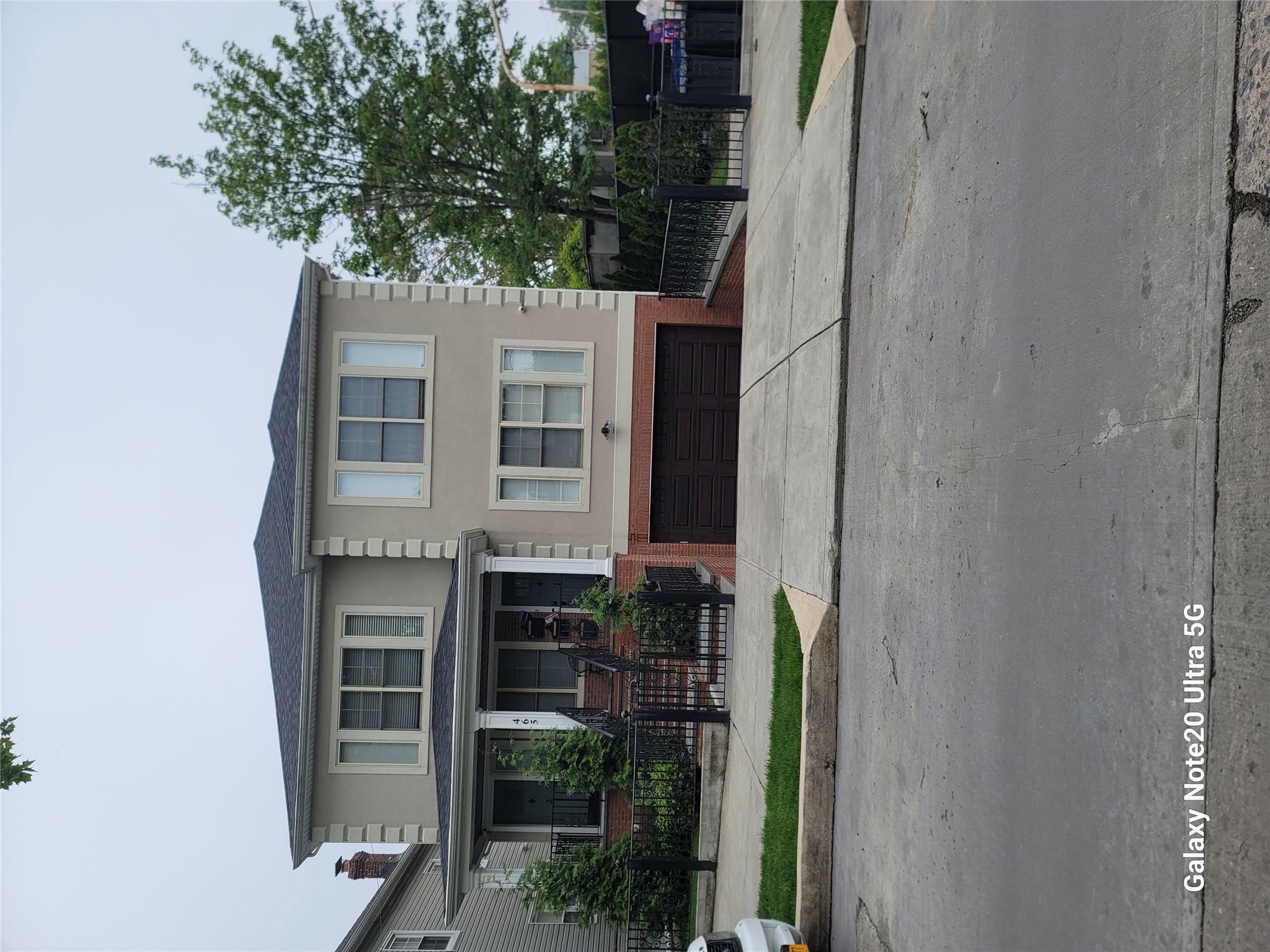 Rental Property at South 9th Avenue 2, Mount Vernon, New York - Bedrooms: 3 
Bathrooms: 2 
Rooms: 10  - $3,500 MO.