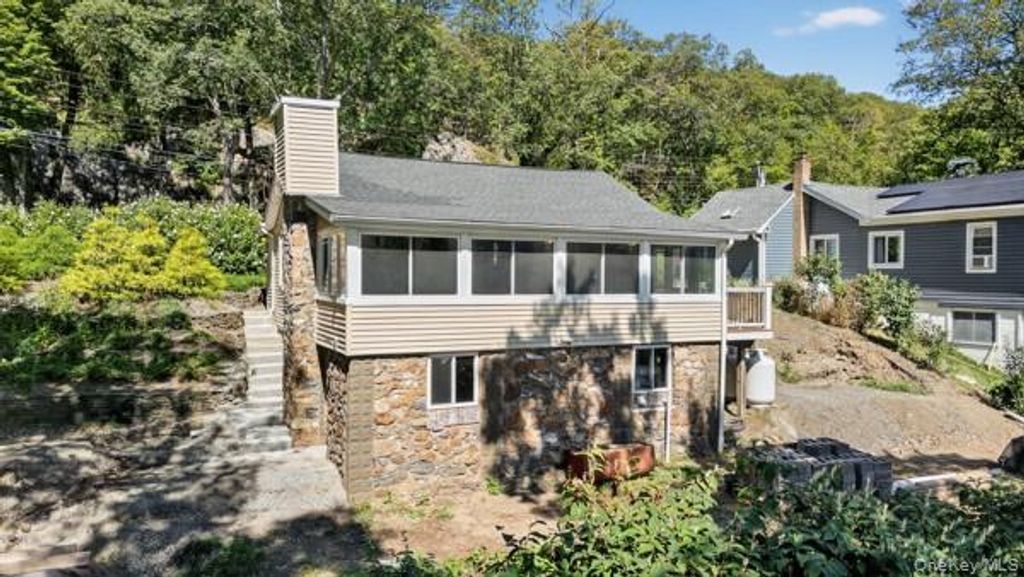 Photo of 6 Deer Trail N, Greenwood Lake, NY 10925 (MLS # 962728)