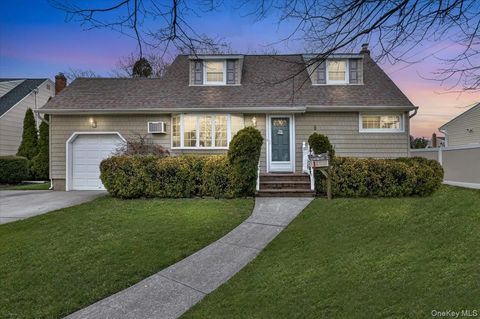 20 Willow Drive Massapequa Park NY 11762