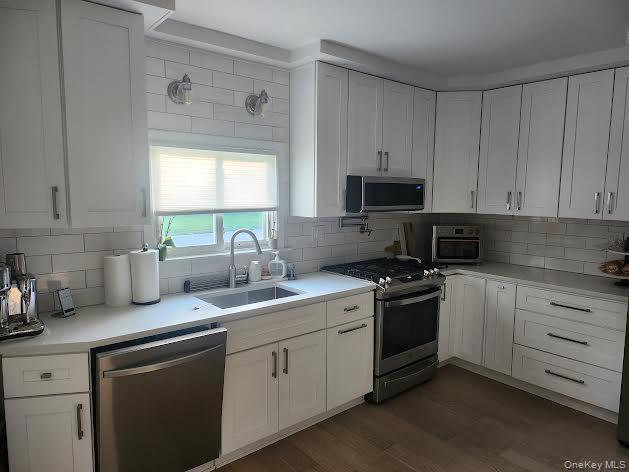 12 E Nauraushaun Avenue